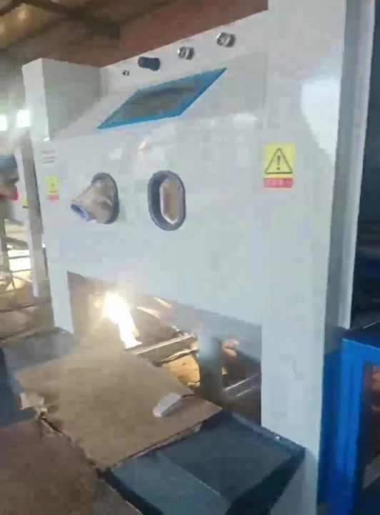 Пескоструйная камера с поворотным столом XD-12