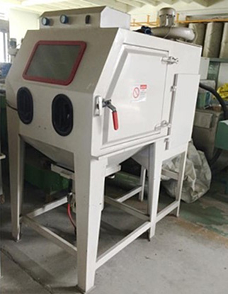 Полуавтоматическая пескоструйная камера барабанного типа 9080P-B